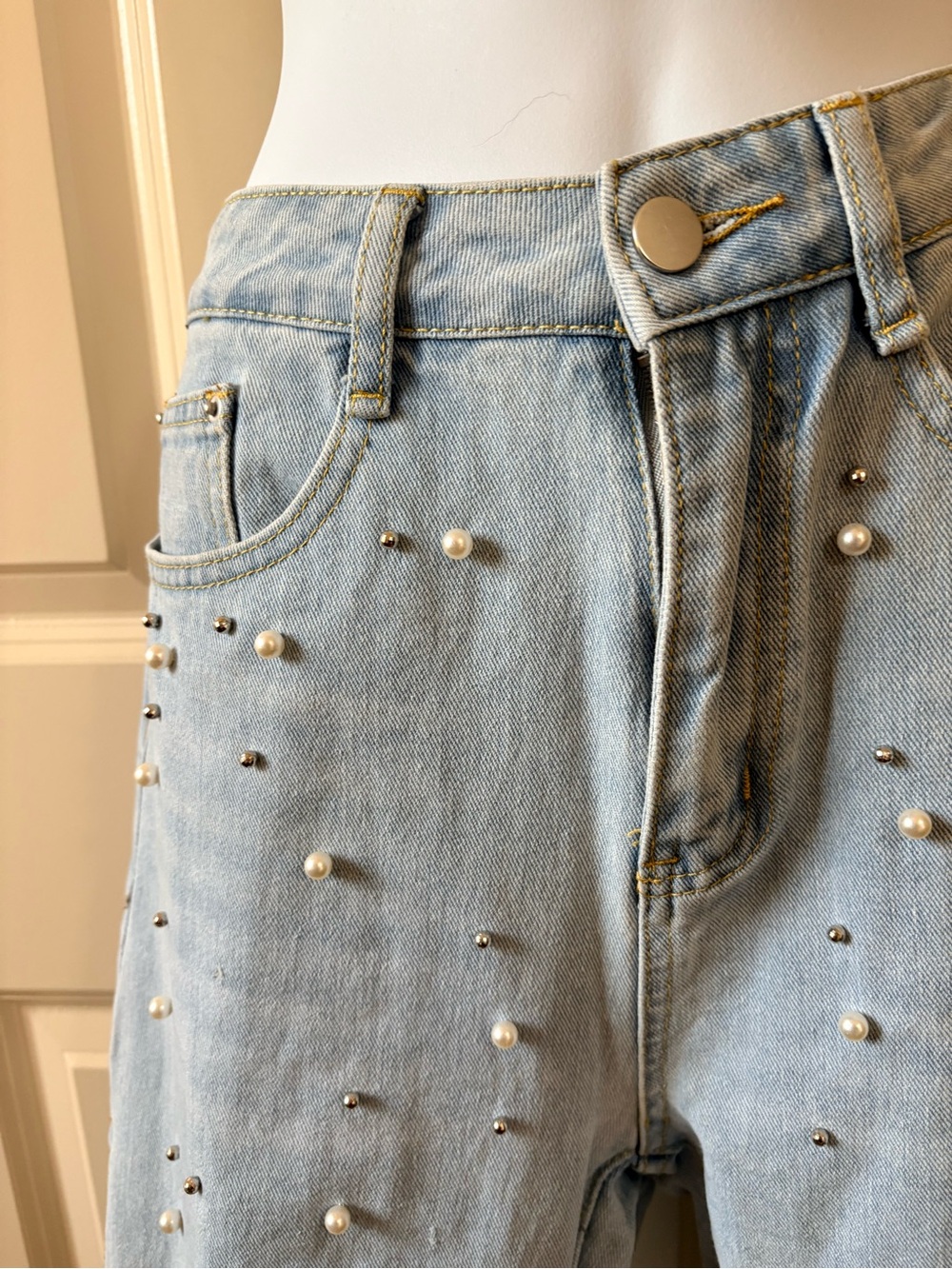 Wide wide leg Jean pants, Pearl-Embellished, long side slit. Size XS. Country go - Picture 5 of 10